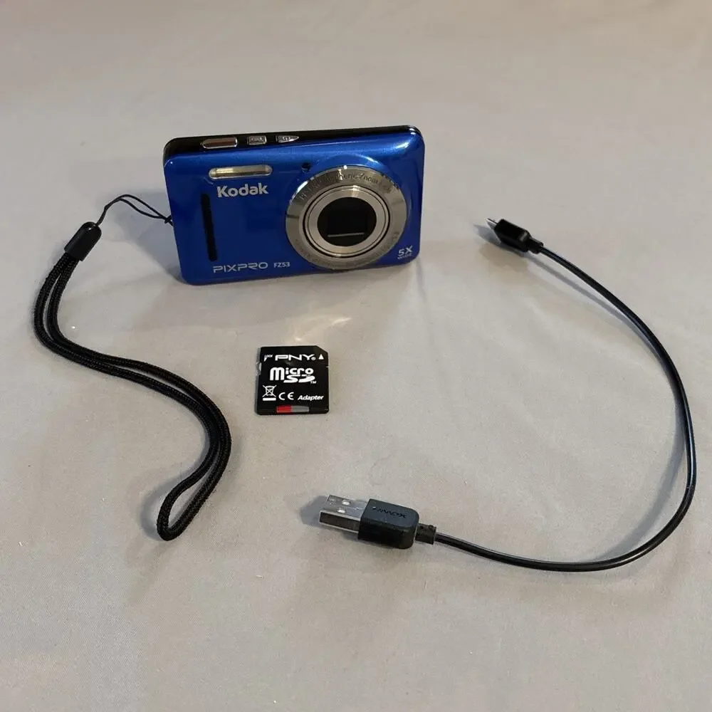 Kodak PIXPRO FZ53 5X Digital Camera 16.0MP W/ Battery, Charger, & Memory Card